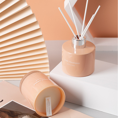 AROMA HOME खुशबू ऑयल यूनीक रीड डिफ्यूज़र सेंटेड कैंडल गिफ्ट बॉक्स सेट
